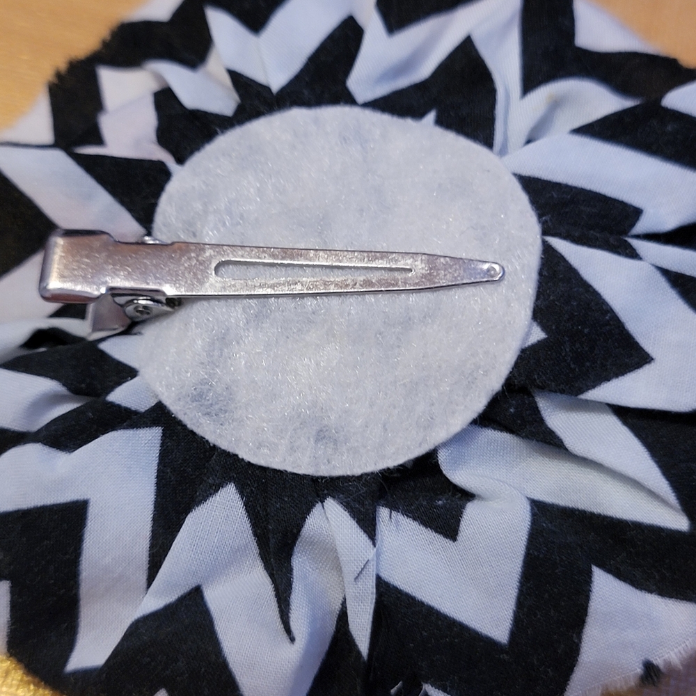 Floral Chevron Hairclip - Picture 5 of 5